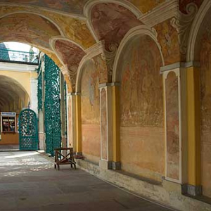 Swieta Lipka. Podcienia klasztorne.